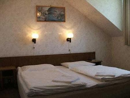 Sas Club Hotel Boedapest Buitenkant foto